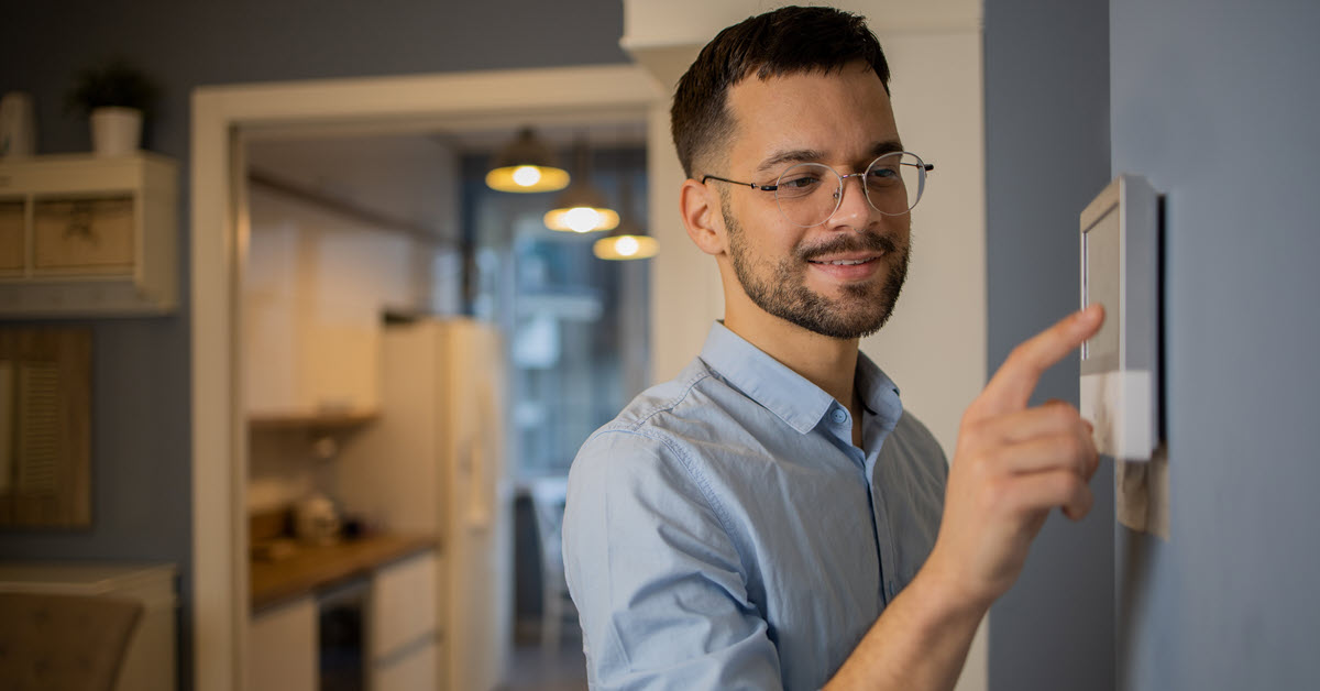 Adjusting thermostat at home