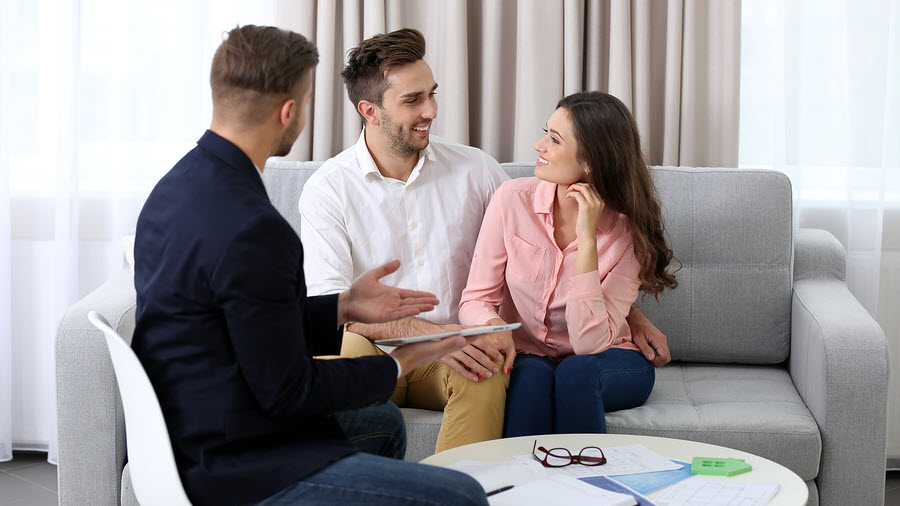 Presenting to new prospects_900x506